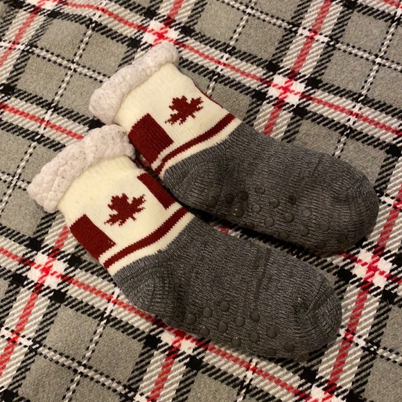 Abs “Canadian Maple” Grip Slipper Socks (Pair # 2) - Picture 1 of 7